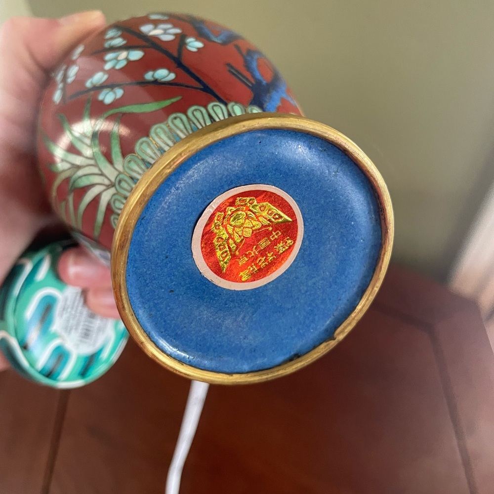 Vintage Chinese Hand-Painted Red Floral Cloisonné Vase with Gold Accents - Picture 3 of 4